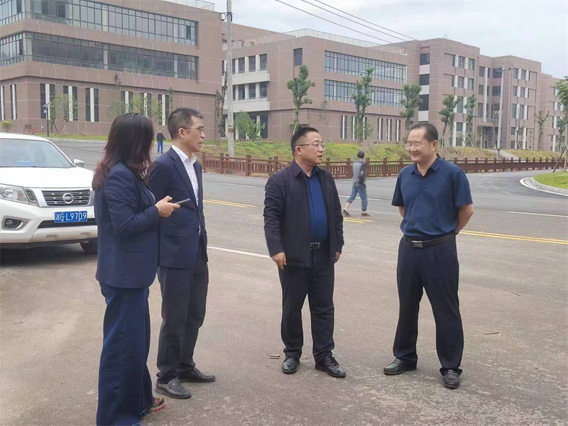10月27日，集团董事长张明辉先生随同慈利县工业园区党委书记吴海燕同志考察慈利县工业园区