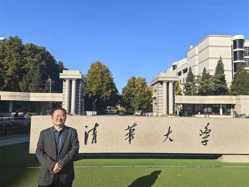 11月9日，集团董事长张明辉先生赴北京，参加清华大学两岸研究院与泰伯集团及慈利县政府相关领导的业务交流
