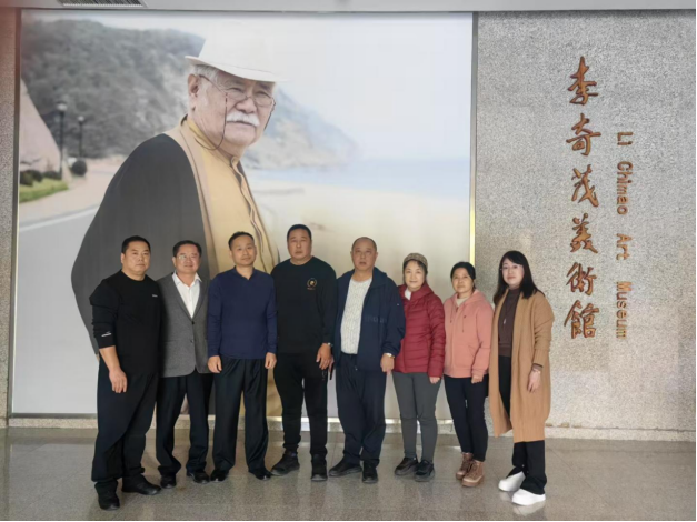 2024年10月26日下午，集团董事长张明辉在高唐县县委领导陪同下考察李奇茂文史馆